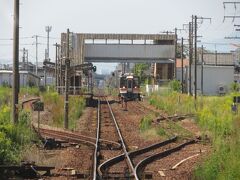 2021.10.03　名古屋ゆき特急ひだ６号車内
太多線直通の普通列車を待たせて蘇原を通過。