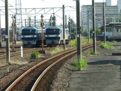 2021.10.03　金城ふ頭ゆき普通列車車内
ＥＦ２１０が休む駅構内。正面が南荒子のホーム。