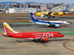福岡空港の展望台に行きました。

ちょうど色とりどりの飛行機たちが見れて嬉しかったです。