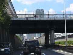阪神高速道路は混雑しているとの情報で、箕面から新名神高速道路に合流し～順調に西の方向へ進みました。