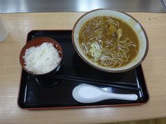 ちょっとお腹が減ったので唯一開いているいつもの駅そばで晩飯済ます。
今日は「カレー南蛮そば」小ライスがついて420円。リーズナブル。