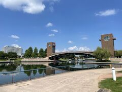 世界一美しいスタバを満喫したので散歩がてら、あの塔に上ってみます。