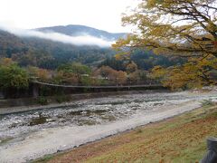 であい橋

合掌造りの集落と「せせらぎ公園」の駐車場を結ぶ、全長107mの吊り橋。