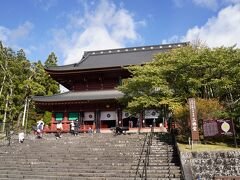 最初に混雑が予想される東照宮に先に向かいます。
輪王寺の前を通過。
