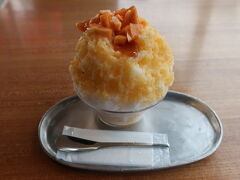 観音寺に着いてから、一生懸命に
歩いたので、暑い暑い！
バスを降りてからも、まだ汗がじんわり…

先ずは、かき氷を頂きました。
柿のかき氷、これ美味しかったぁ ♪