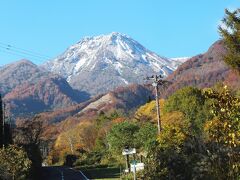 妙高といえば妙高山が有名。

妙高山麓の赤倉温泉の泉質も良い上に高原エリアでもあるため、新潟県民にとっては夏はトレッキングや避暑、冬は雪遊びと比較的メジャーな遊びの場なのだが、その県民にさえあまり知られていないのが、秋に妙高は紅葉の穴場となるということ。

この日の午前中はその穴場から攻めてみることにした。
