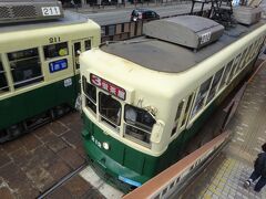 　旧駅前に戻り、路面電車に乗りました。
