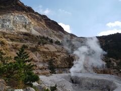 塚原温泉の火口見学です。昨日宿で教えてもらいました
火口から吹き上がっているのが近くで見れます。