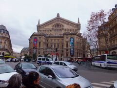 オペラ座 (オペラ・ガルニエ Opéra Palais Garnier)
ナポレオン三世の指示でオペラ公演のために建てられた劇場です。
