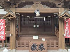 明治になると荒廃していく小諸城を憂い、旧藩士が神社を作り、
懐古神社、懐古園と言う公園にしたそうです。