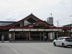 空港から都市高速を経由して、太宰府駅に到着。平日昼間でしたが、バスの乗車率はまずまずでした。