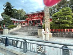 京都・東山区『八坂神社』の写真。

あ、上の方になんか写っちゃった・・・私の爪かな。。
