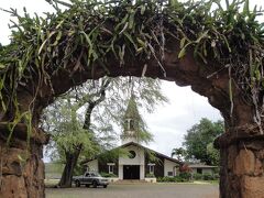 再び歩いて行くと右手に教会が。
Liliuokalani Protestant Church(リリウオカラニ教会)だそうです。
