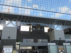 朝早く大阪からｊR京都駅にやって来ました。