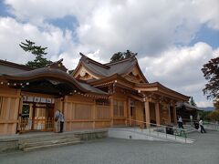 阿蘇神社。熊本地震で、倒壊してしまったため復旧工事中です。拝殿は再建工事が完了していました。