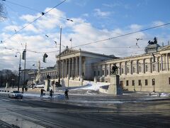 国会議事堂。ギリシャ風の建物が好きです。