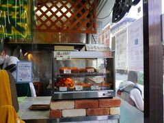 ことごとくランチ終了、弁当完売。
１つ裏の通りの揚げパンで人気の吉田屋。