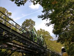 もーりすカー
ロープウェイ駅から山頂までつなぐ。