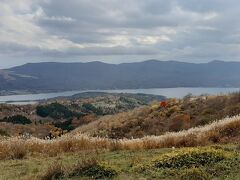 山中湖側が開けた尾根が続いているので晴れていれば気持ちの良いコースです。