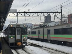 2日目。
余市蒸留所へ電車移動。
小樽からは2両しかない電車。