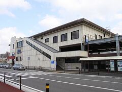 福岡空港から地下鉄を乗り継いで貝塚駅までやってきました。貝塚駅は地下鉄と西鉄貝塚線の連絡駅で両方地上ホームで乗り継ぎしやすそうな駅構造になっていました。ただ相互乗り入れはないので乗り換え必須の環境です。