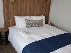 ベッドは広々していました。