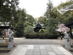 ホテルのある四条堀川から南禅寺方面へ向かうバスに乗りました。
岡崎神社前で降車してそのまま参拝することにしました。