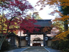 朝の金剛峯寺は、人が少ないです。
この前からバスに乗ります。
