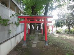 羽根木公園裏にある松羽稲荷神社。