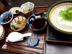 京おばんざいのお店へ。
湯豆腐美味しかった～