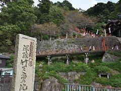 「竹生島」は古来より神々が棲む島として信仰されており、また、その景色の美しさも相まって、琵琶湖八景「深緑 竹生島の沈影」に選ばれているほど。