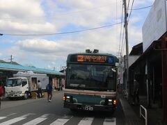 三峰口駅から中津川行のバスの乗り換えます。
マイカーの人がほとんどのようでバスはちょうど座席が埋まる程度でした。