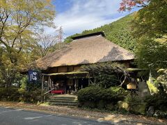 樫の木平から１３００ｍですが、結構な登り坂。
甘酒茶屋にたどり着きました。
