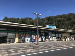 関西に住んでいてもあまり訪問していない奈良に遊びに行こうということになり、車で出発。
西名阪自動車道の香芝サービスエリアで休憩です。
