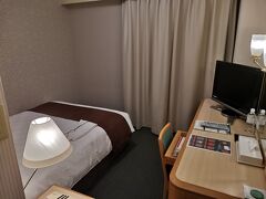 ホテルに戻りチェックインをしました
初めての東急REIはこんな感じのお部屋です
まぁ普通に小綺麗なビジネスホテルですね