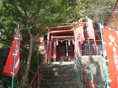 熱海駅から来宮駅へ向かって15分程歩いたところに藤森稲荷神社がありました。