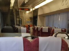 帰りは特急みたいな電車でした
