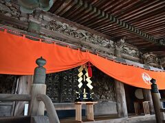 ●都久夫須麻神社

この「舟廊下」は「都久夫須麻神社（つくぶすまじんじゃ）」の「本殿」の横とつながっており、これは古くより神仏習合の信仰がなされていたものが、明治時代初期の神仏分離令によりこんな微妙な形に。。。