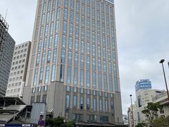 【Yokohama Bay Sheraton Hotel & Towers (横浜ベイシェラトンホテル & タワーズ)】

家へはすぐに戻らず、ホテルに泊まって、家族を呼び出すのが、私のうちのスタイル...他人に言うと、「お前んち変」...とか言われるけど...家庭のあり方は其々でいいのではないかと思う...苦笑）