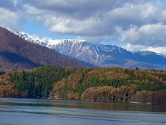 木崎湖の湖畔からの白馬の山々