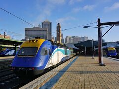 メルボルンから800km余りを11時間、朝の7時前に終着シドニーセントラル駅に到着。オーストラリアの鉄道は正確です。