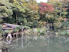 加賀藩前田家の見事な庭園
宏大・幽邃・人力・蒼古・水泉・眺望の六勝を兼備するという意味で「兼六園」と命名された