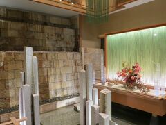 雄琴温泉、湯元館。大きな旅館です。
部屋タイプもいろいろ。大浴場も複数あります。