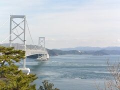 階段をあがると「大鳴門橋」がよく見えます。