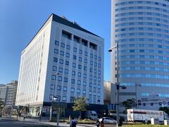 今夜泊まるのはJRホテルクレメントイン高松
お隣のクレメントよりカジュアルなホテル

ホテルの向かいにさっき食べた
徳島ラーメンの麺王さんが！！ありました。
