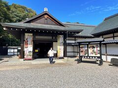 そうそう、こちらが「彦根城博物館」

お城の中に展示されていれば見たかもしれないけど、時間もないし夫以外はたいして興味もないのでスルーしました。