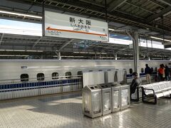 新大阪に着いたら、
自由席に乗るべく１号車を目指します。

乗るのは新大阪8:24発ののぞみ１号。