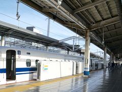 新大阪8:24ー岡山9:09　

のぞみの自由席、窓側のE席とA席は埋まっていて、
C席にも人が座る程度の乗車率。
あきらかに人が戻ってきている。