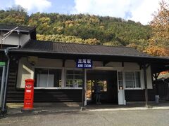 その後、バスで足尾駅まで来ました。
寂れた無人駅でした。
