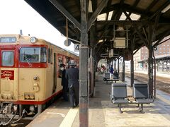 岡山9:47ー津山10:56　津山線快速

国鉄カラーの車両は、
津山駅の昔ながらの雰囲気によく合う。